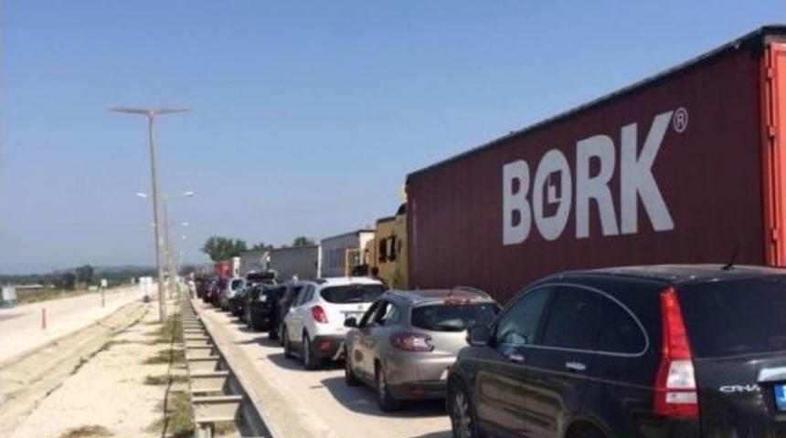 İpsala G&uuml;mr&uuml;ğ&uuml;&rsquo;nde Kuyruk Devam Ediyor