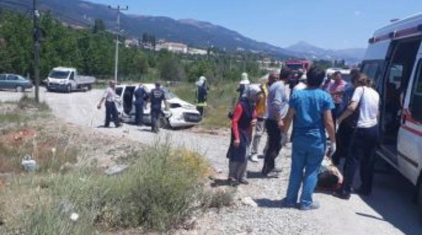 Denizli&rsquo;de Trafik Kazası: 4 Yaralı