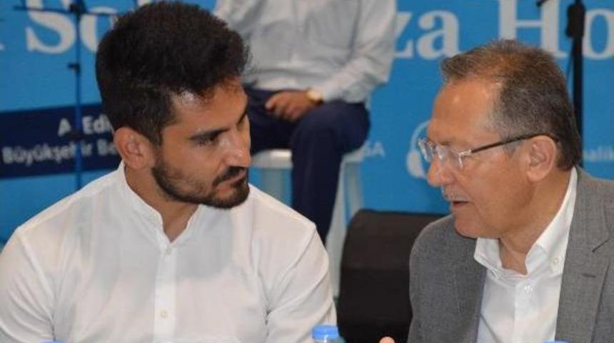 İlkay G&uuml;ndoğan Balıkesir'de Iftarda