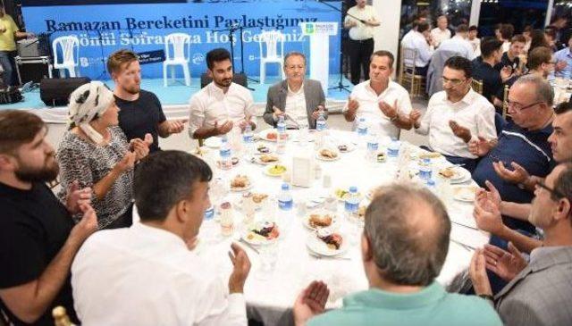 İlkay Gündoğan Balıkesir'de Iftarda