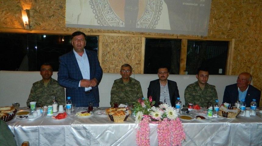 Ardahan&rsquo;da Muhtarlar İftar Yemeğinde Buluştu