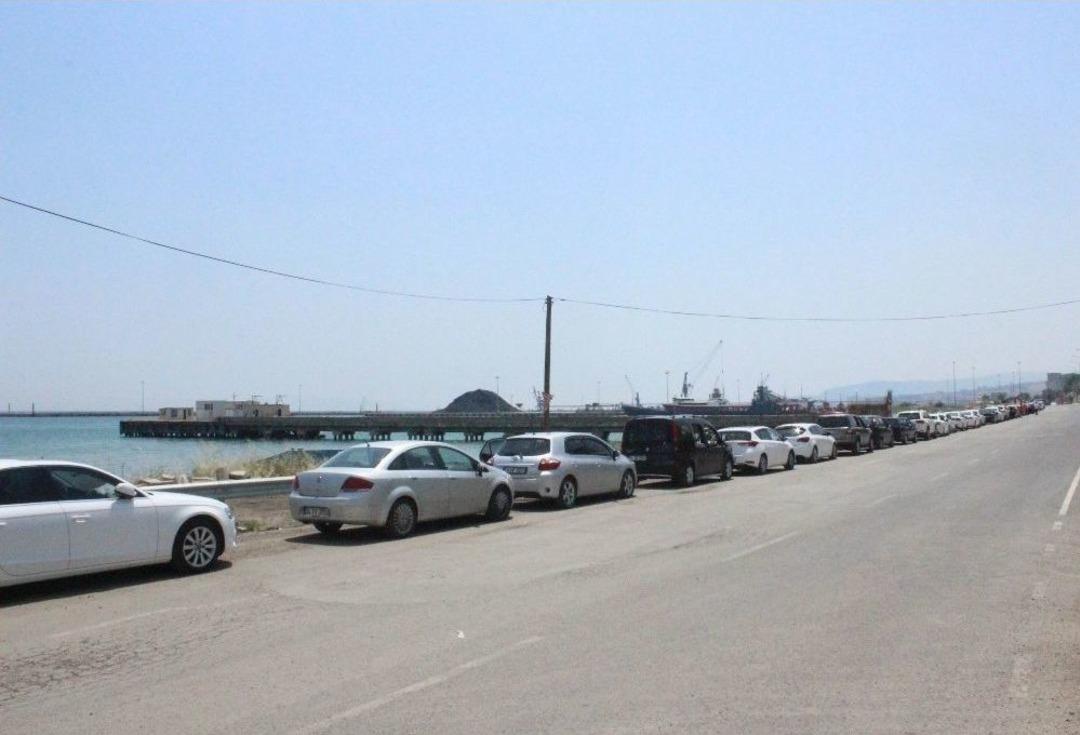 İstanbul&rsquo;dan Akın Başlayınca Tekirdağ&rsquo;da Kilometrelerce Ara&ccedil; Kuyrukları Oluştu