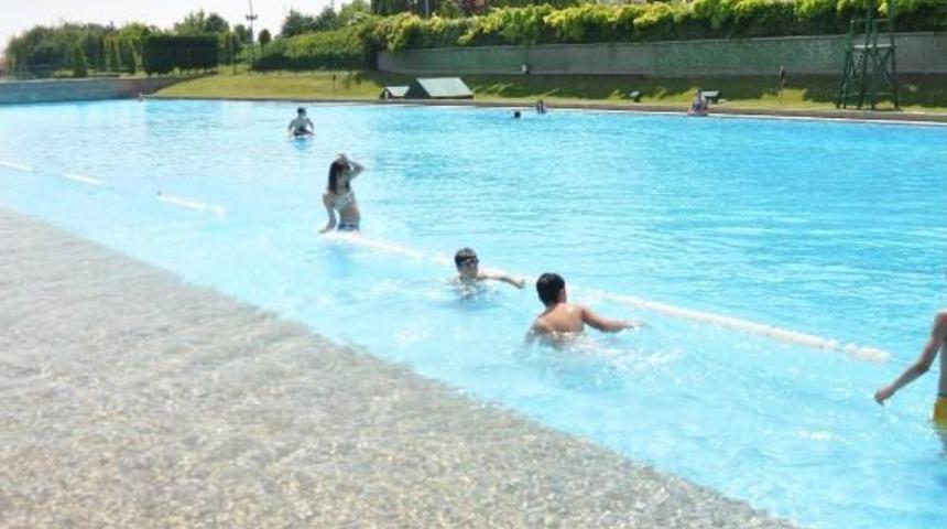 Eskişehir'deki Yapay Plaj Sezonu A&ccedil;ıldı