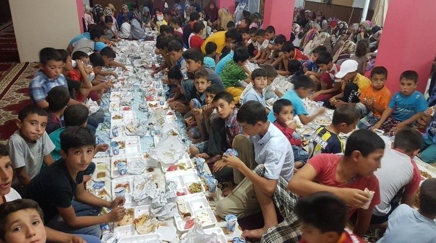 &Ccedil;&uuml;ng&uuml;ş&rsquo;te Kur&rsquo;an Kursu &Ouml;ğrencileri İftarda Bir Araya Geldi