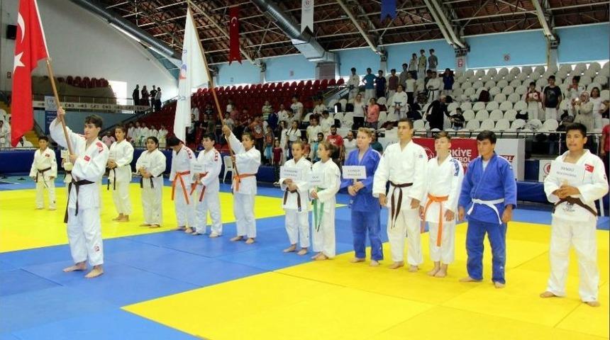 Tarzan Anısına Judo Turnuvası