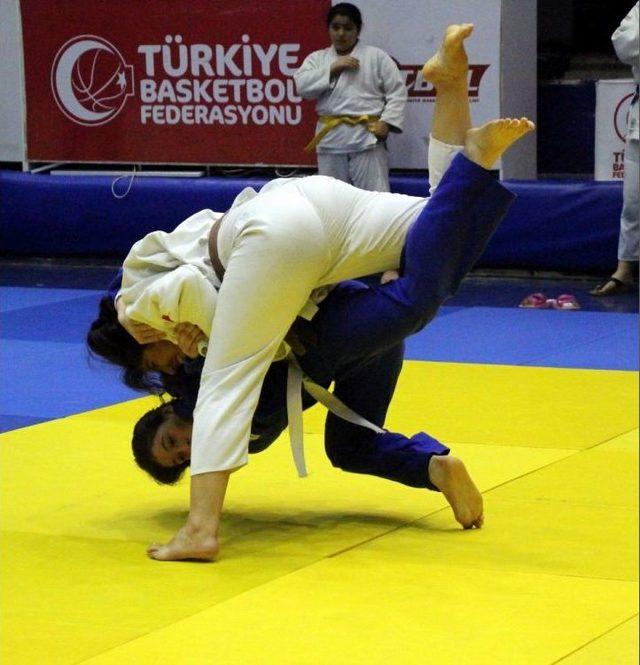 Tarzan Anısına Judo Turnuvası