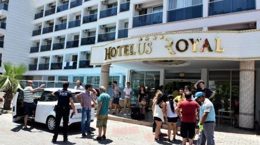 Marmaris'te Otel Kapısında Kalan Aileler Muhatap Bulamadı (2)