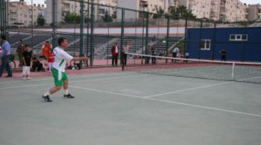 Toroslar Belediyesi, &Uuml;cretsiz Tenis Kursu A&ccedil;ıyor
