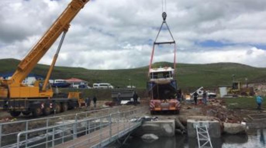 Tekneler &Ccedil;ıldır G&ouml;l&uuml;&rsquo;ne İndi