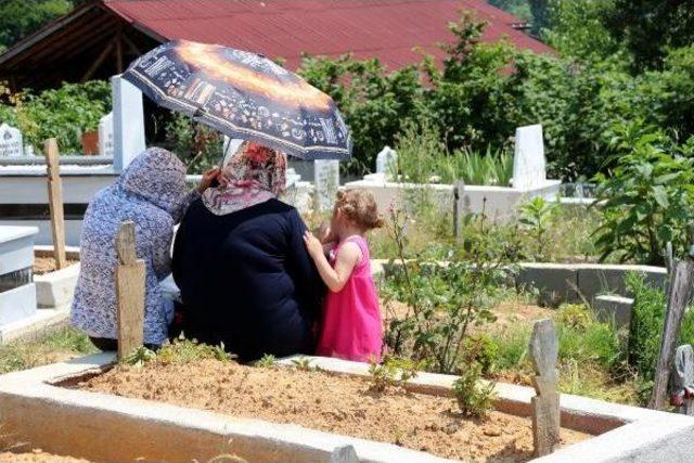 Zonguldak'ta Arife Günü Mezarlıklar Doldu 