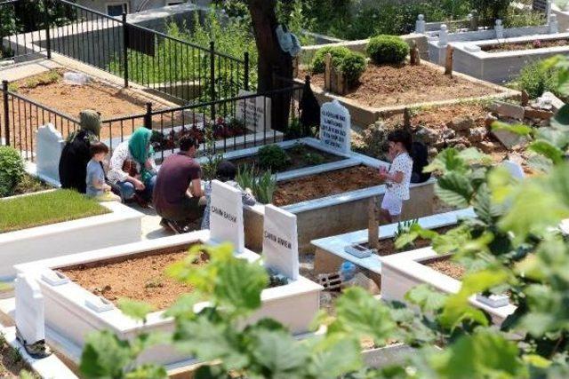 Zonguldak'ta Arife Günü Mezarlıklar Doldu 