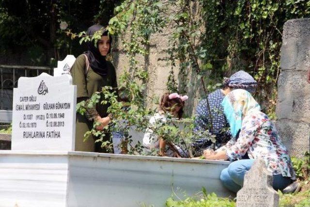 Zonguldak'ta Arife Günü Mezarlıklar Doldu 