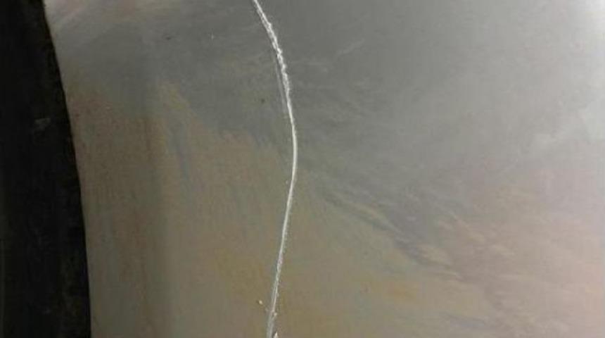 Bor&ccedil;ka Il&ccedil;e Merkezinde Ayı Otomobile Saldırdı