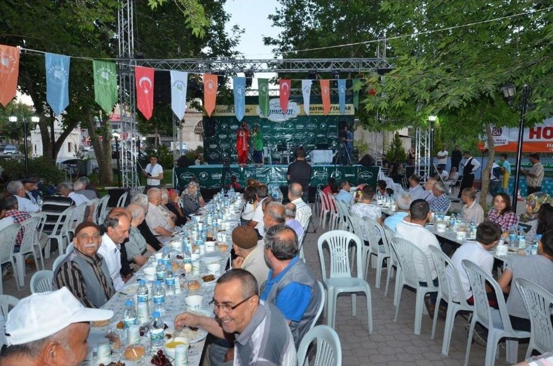 G&uuml;mr&uuml;k Ve Ticaret Bakanı B&uuml;lent T&uuml;fenkci: