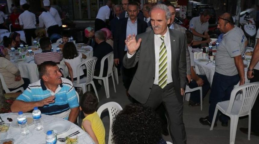 Altepe, Mustafakemalpaşa&rsquo;da Orucunu Vatandaşlarla A&ccedil;tı