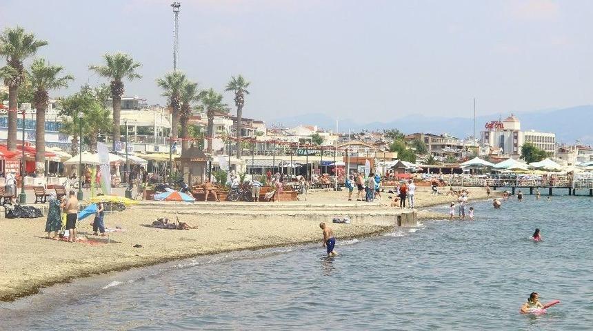 Tatilin İlk G&uuml;n&uuml;nde Sahiller Boş Kaldı
