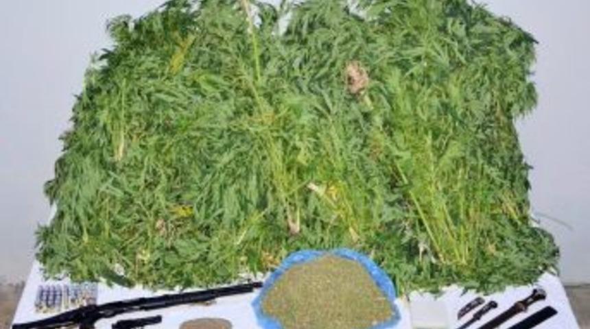 Nizip&rsquo;te Uyuşturucu Madde Ve Silah Ele Ge&ccedil;irildi