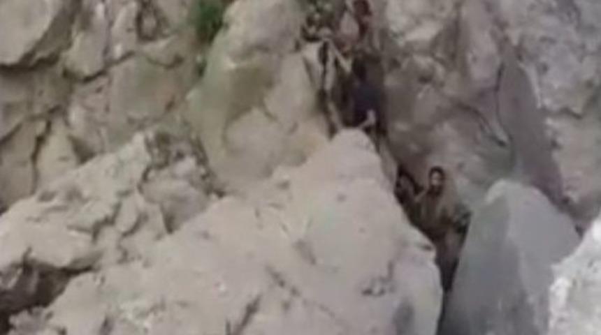 Genelkurmay Teslim Alınan Ter&ouml;ristlerin G&ouml;r&uuml;nt&uuml;s&uuml;n&uuml; Paylaştı