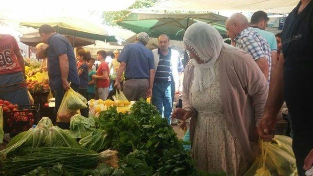 Siirt’te Bayram Alışverişi Esnafın Yüzünü Güldürdü