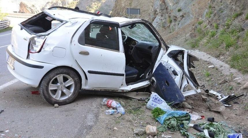 Bayram Tatiline Giden Aile Kaza Yaptı: 4 Yaralı