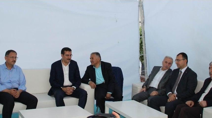 Bakan T&uuml;fenkci&rsquo;den &Ouml;zhaseki&rsquo;ye Taziye Ziyareti