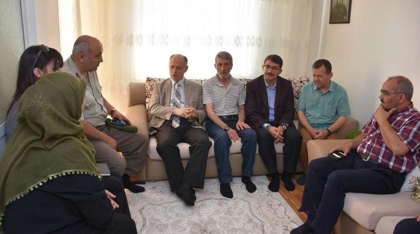 Şehzadeler &rsquo;de İlk Bayram Ziyareti Şehit Ailelerine
