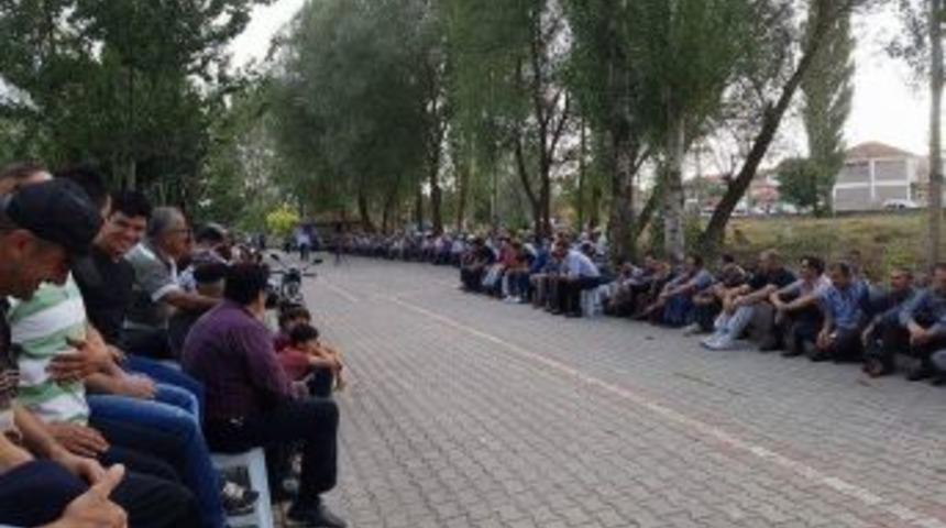 Aslanapa’da Arife Günü, Mezarlıklar Dolup Taştı