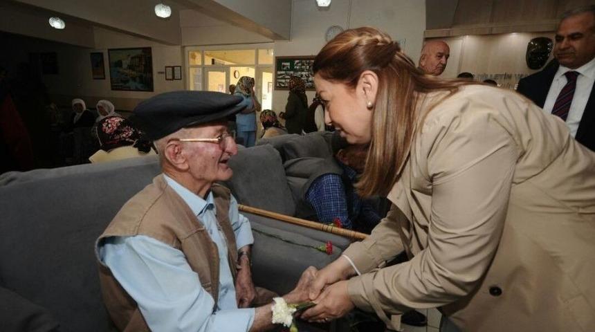 Çalık’tan Çocuk Ve Yaşlılara Bayram Ziyareti