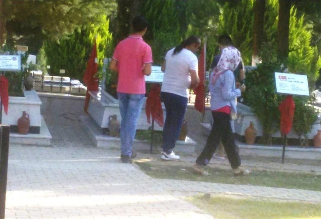 Aydın&rsquo;daki Mezarlıklarda Ziyaret&ccedil;i Yoğunluğu