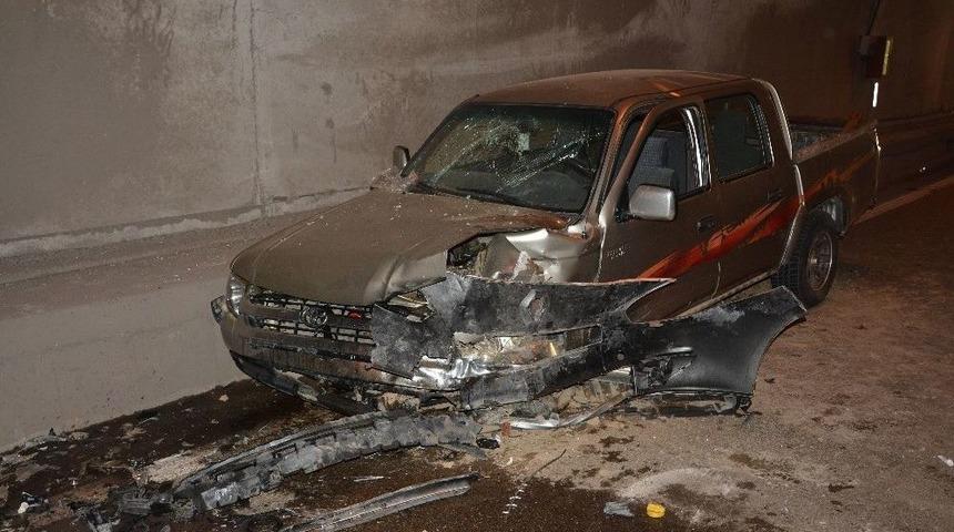 T&uuml;nelde 3 Ara&ccedil; Birbirine Girdi: 10 Yaralı