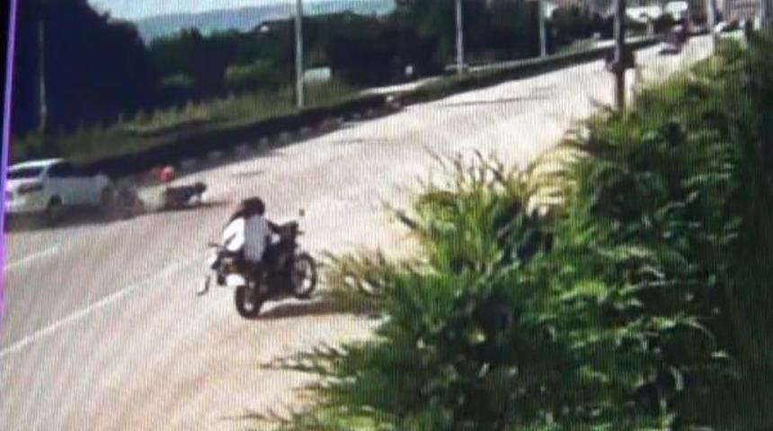 Otomobilin &Ccedil;arptığı Elektrikli Bisikletin S&uuml;r&uuml;c&uuml;s&uuml; &Ouml;ld&uuml;