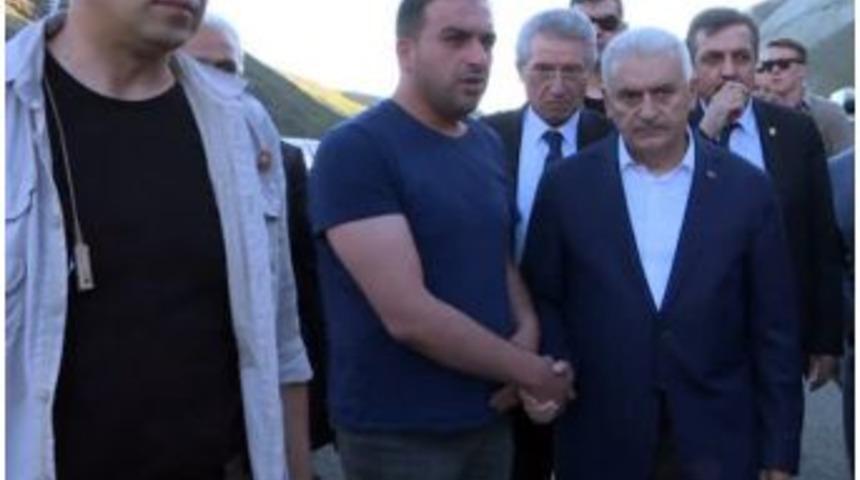 Başbakan Yıldırım&rsquo;ın Yol G&uuml;zergahında Kaza: 5 &Ouml;l&uuml;