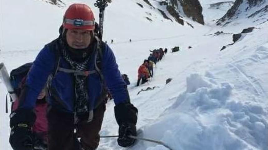 Tırmanış Esnasında Sakatlanan Dağcı Helikopterle Kurtarıldı