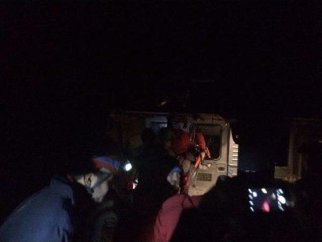 Demirkazık’Ta Yaralanan Dağcı Helikopterle Kurtarıldı