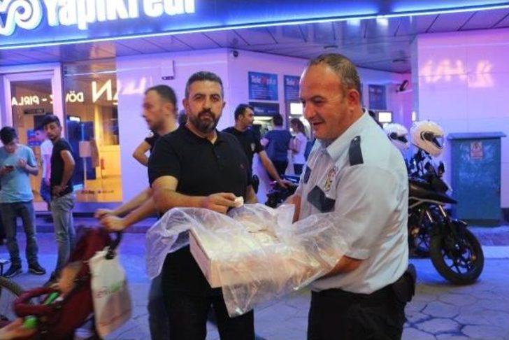 Polisler, Lokum Ikram Edip Bayramlarını Kutladı Kocaeli Haberleri