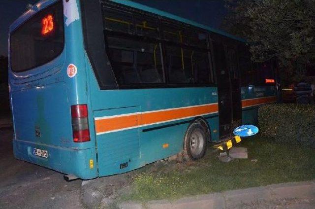 Halk Otobüsü Ile Otomobil Çarpıştı: 7 Yaralı