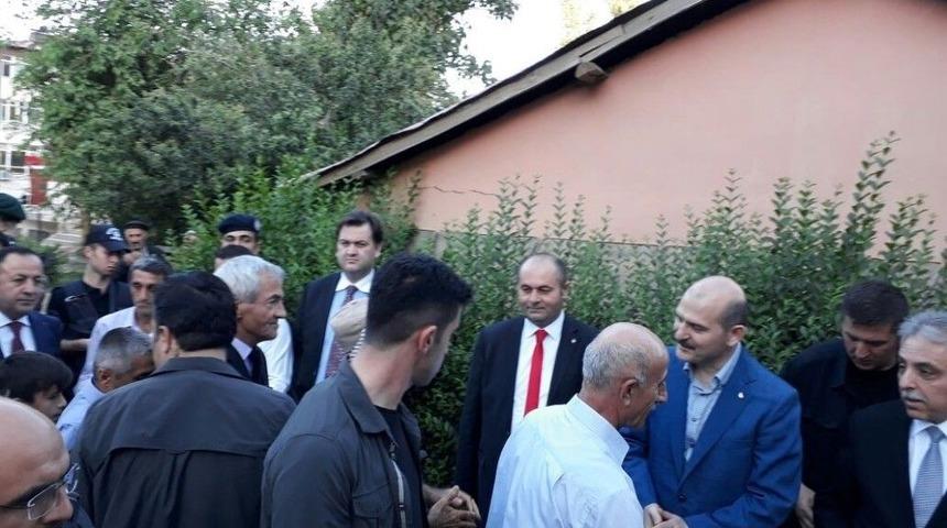 Bakan Soylu Bayram Namazını Sınırın Sıfır Noktası &Ccedil;ukurca İl&ccedil;esinde Kıldı