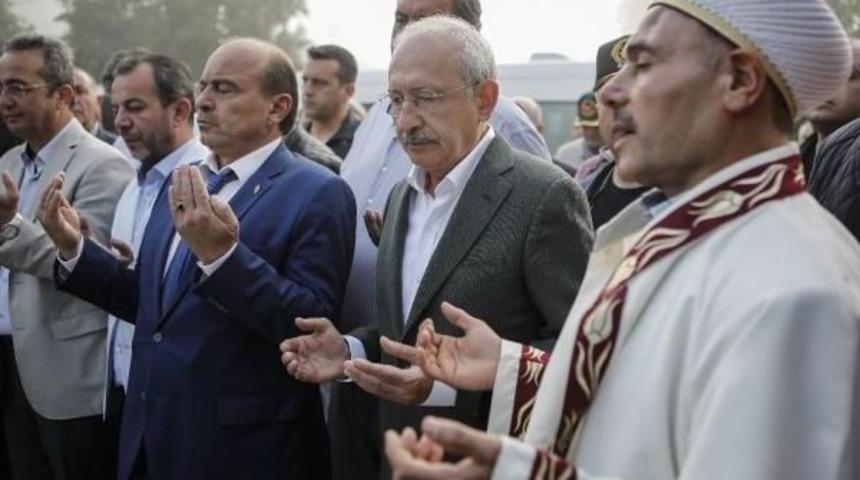 Kılı&ccedil;daroğlu, Bayram Namazını K&ouml;yde Kıldı