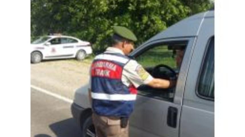 Jandarma Trafik Ekiplerinden Emniyet Kemeri Uygulaması
