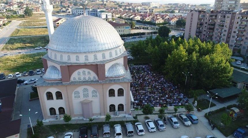 Bayram Namazında Camiler Doldu Vatandaş Sokağa Taştı