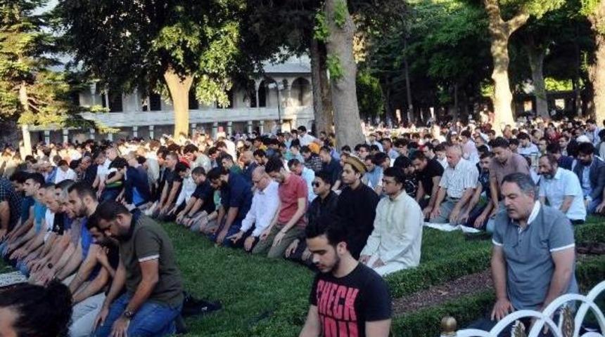 Sultanhmet Camii'nde Bayram Namazı&nbsp;