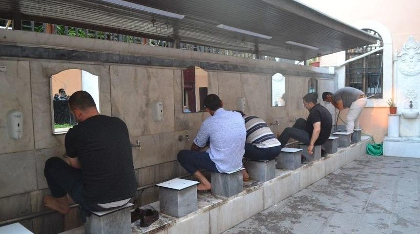 İzmir&rsquo;de Bayram Namazı