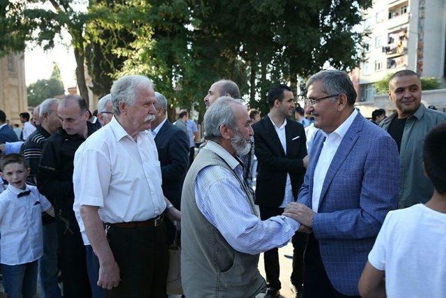 Zeytinburnu Belediye Başkanı Murat Aydın, Vatandaşlarla Bayramlaştı