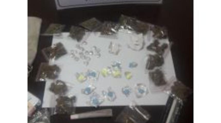 Sinop&rsquo;ta Ş&uuml;pheli Ara&ccedil;ta Uyuşturucu Ele Ge&ccedil;irildi: 3 G&ouml;zaltı