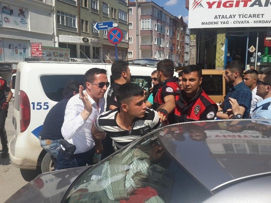 Polise Direnen 3 Kişi G&ouml;zaltına Alındı