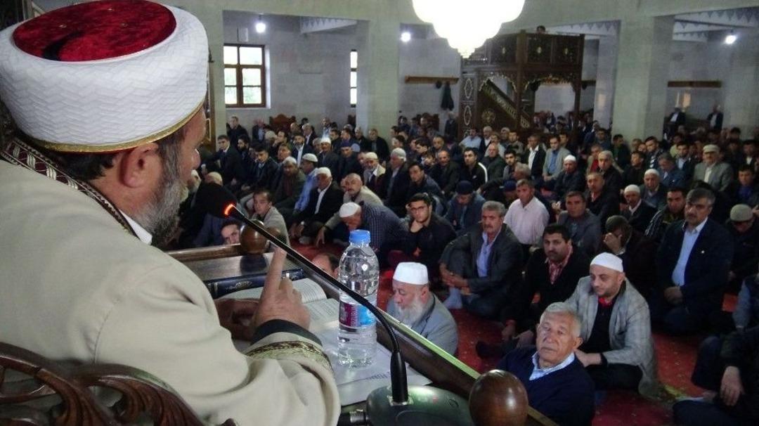 Kars&rsquo;ta Bayram Namazı Coşkuyla Kılındı