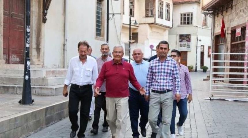 Baykal'dan Katar Politikası Yorumu: Kaygıyla, Y&uuml;reğim Ağzımda Tedirginlikle Izliyorum