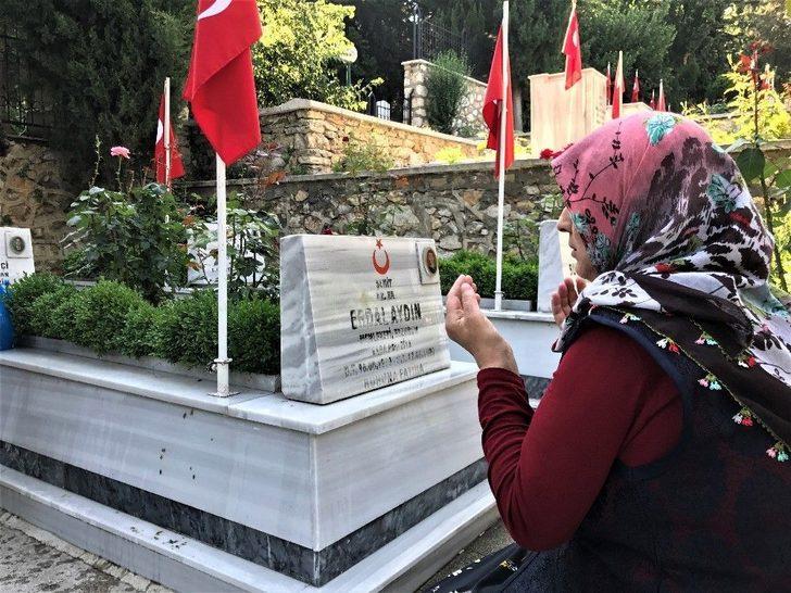 Şehitlikte Buruk Bayram G1