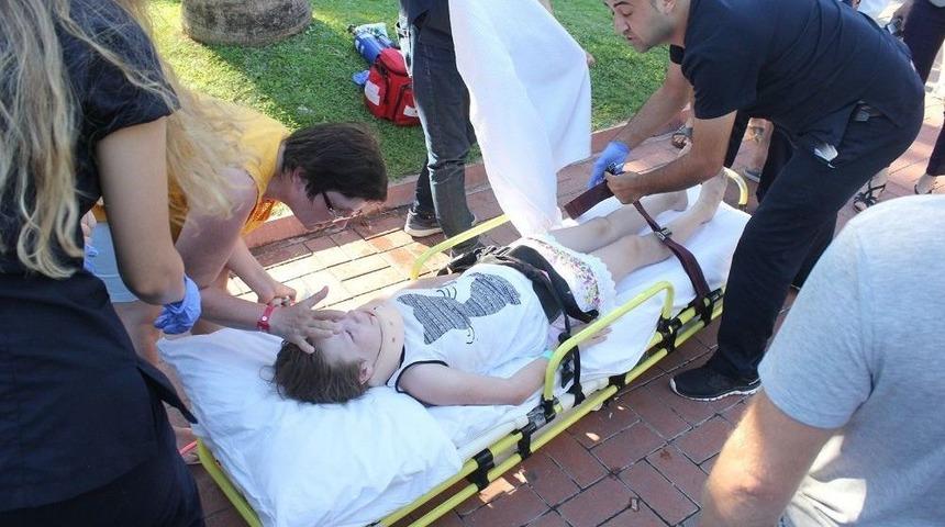 12 Yaşındaki Rus &Ccedil;ocuğa Yaya Ge&ccedil;idinde Kamyonet &Ccedil;arptı