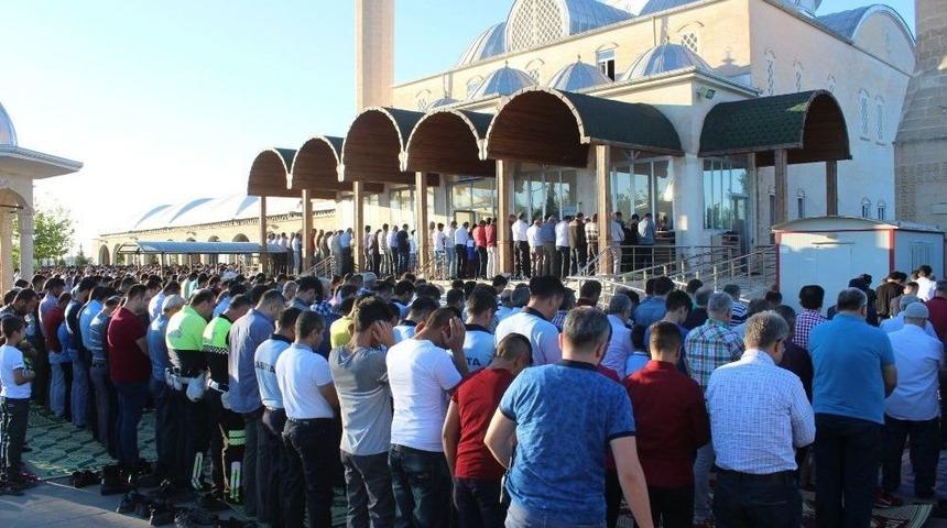 Ramazan Bayramında Camiler Dolup Taştı